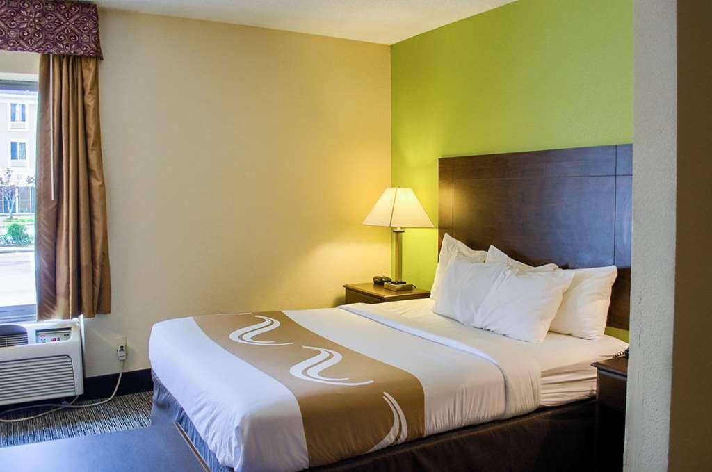 Quality Inn & Suites At Airport Blvd I-65 Mobile Habitación foto